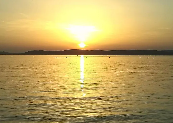 码头公寓酒店 Balatonszárszó