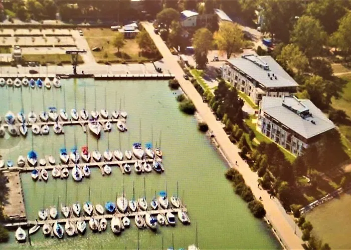 码头公寓酒店 公寓 Balatonszárszó